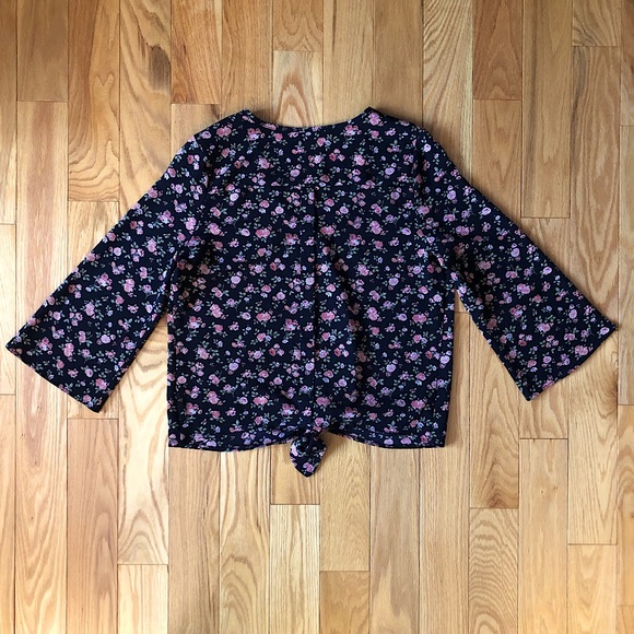 NWOT “Ripe” Floral Tie Front V-Neck Blouse - Picture 6 of 13